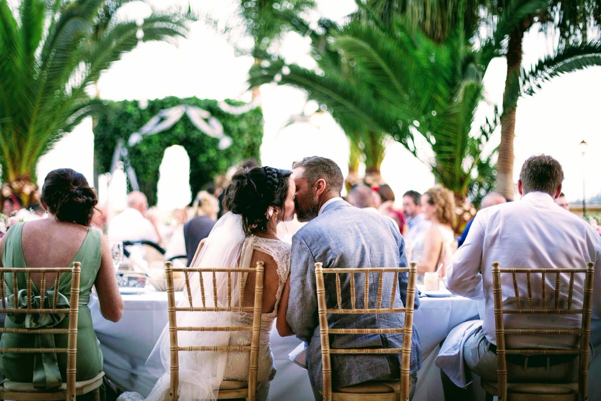 Presidential dinner table kiss